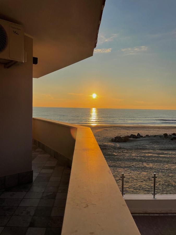 Aldiva Rooms Torvaianica Bagian luar foto