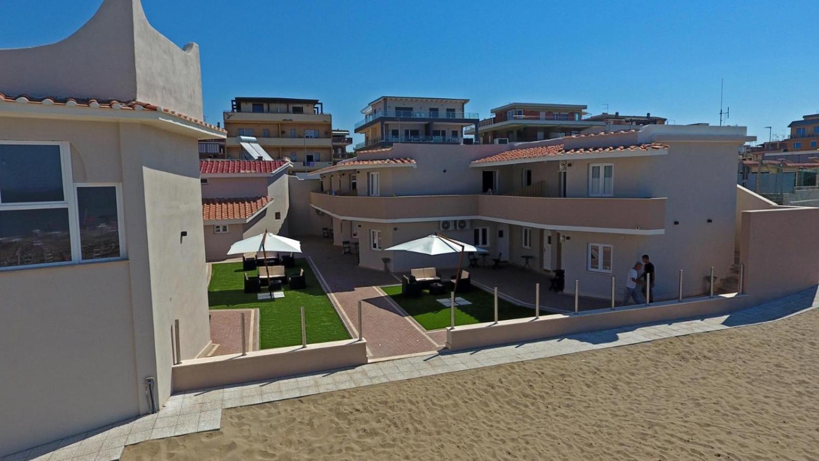 Aldiva Rooms Torvaianica Bagian luar foto