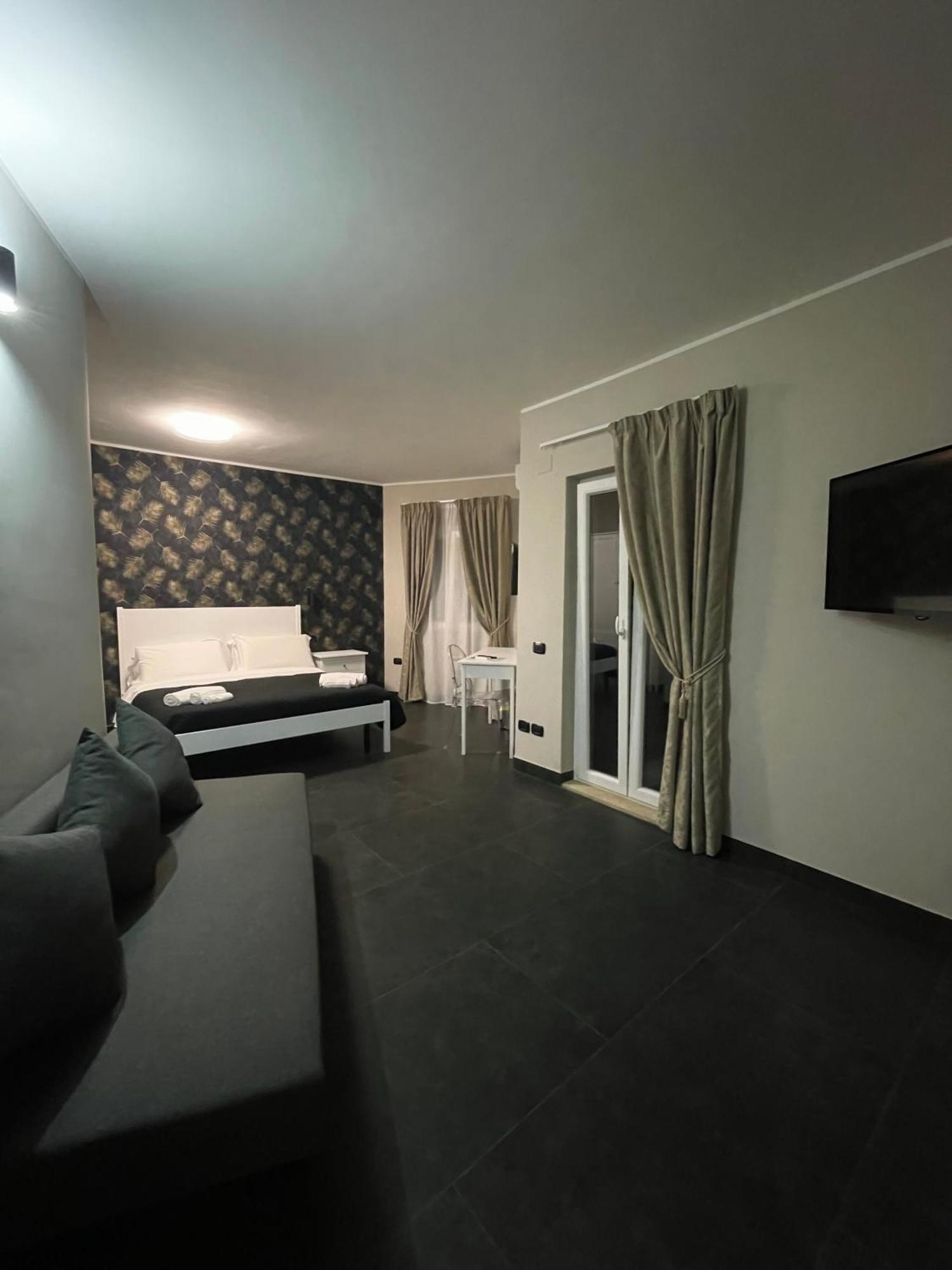 Aldiva Rooms Torvaianica Bagian luar foto